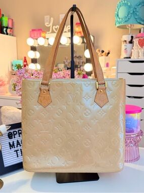 Louis Vuitton Houston Monogram Vernis Shoulder Bag